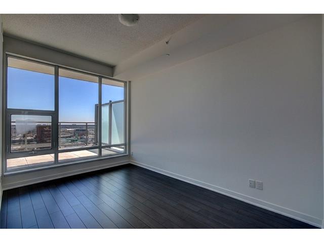 1604 85 Duke Street W, Kitchener Ontario, Canada