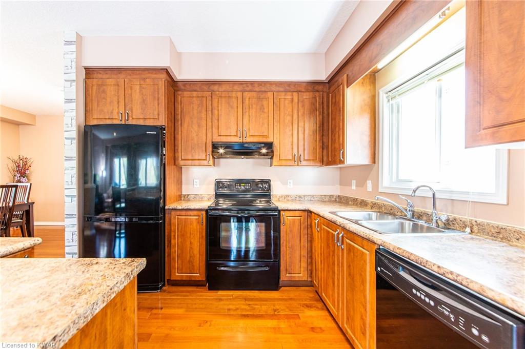 690 WINTERBERRY Avenue, Waterloo, Ontario, Canada