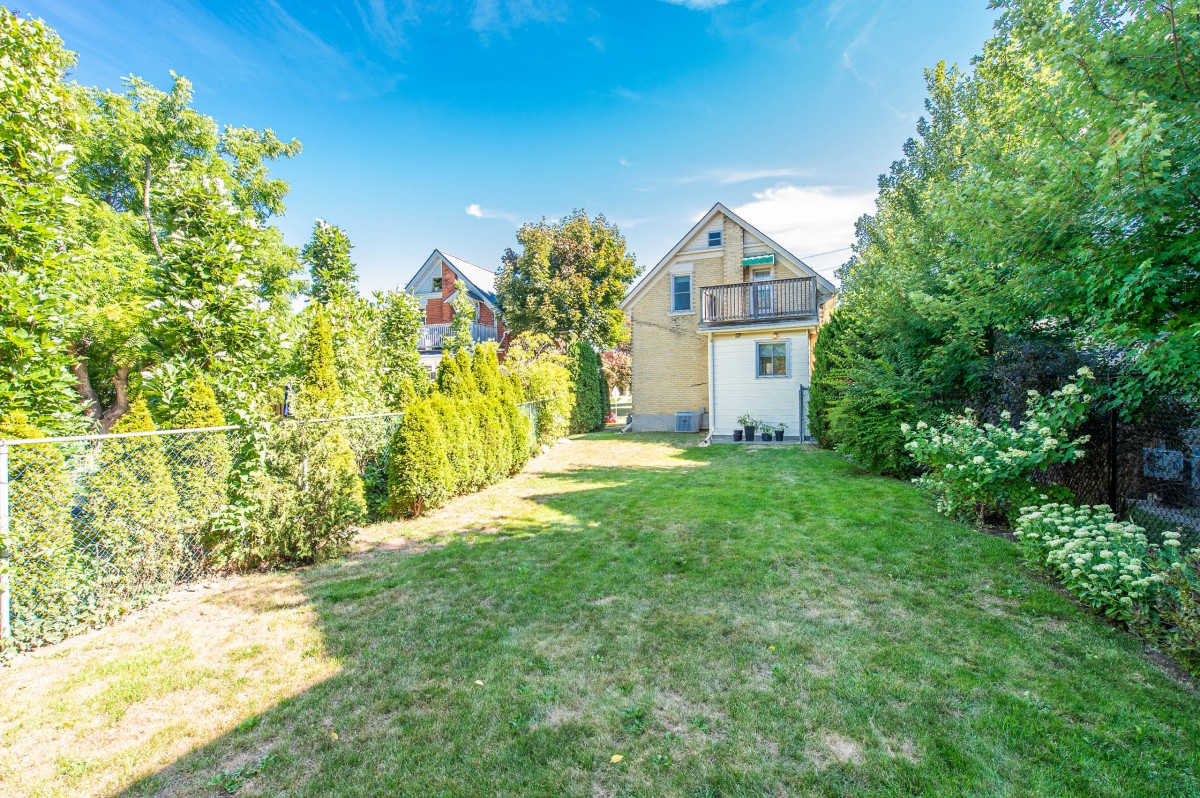 111 MOORE Avenue S, Waterloo, Ontario, Canada