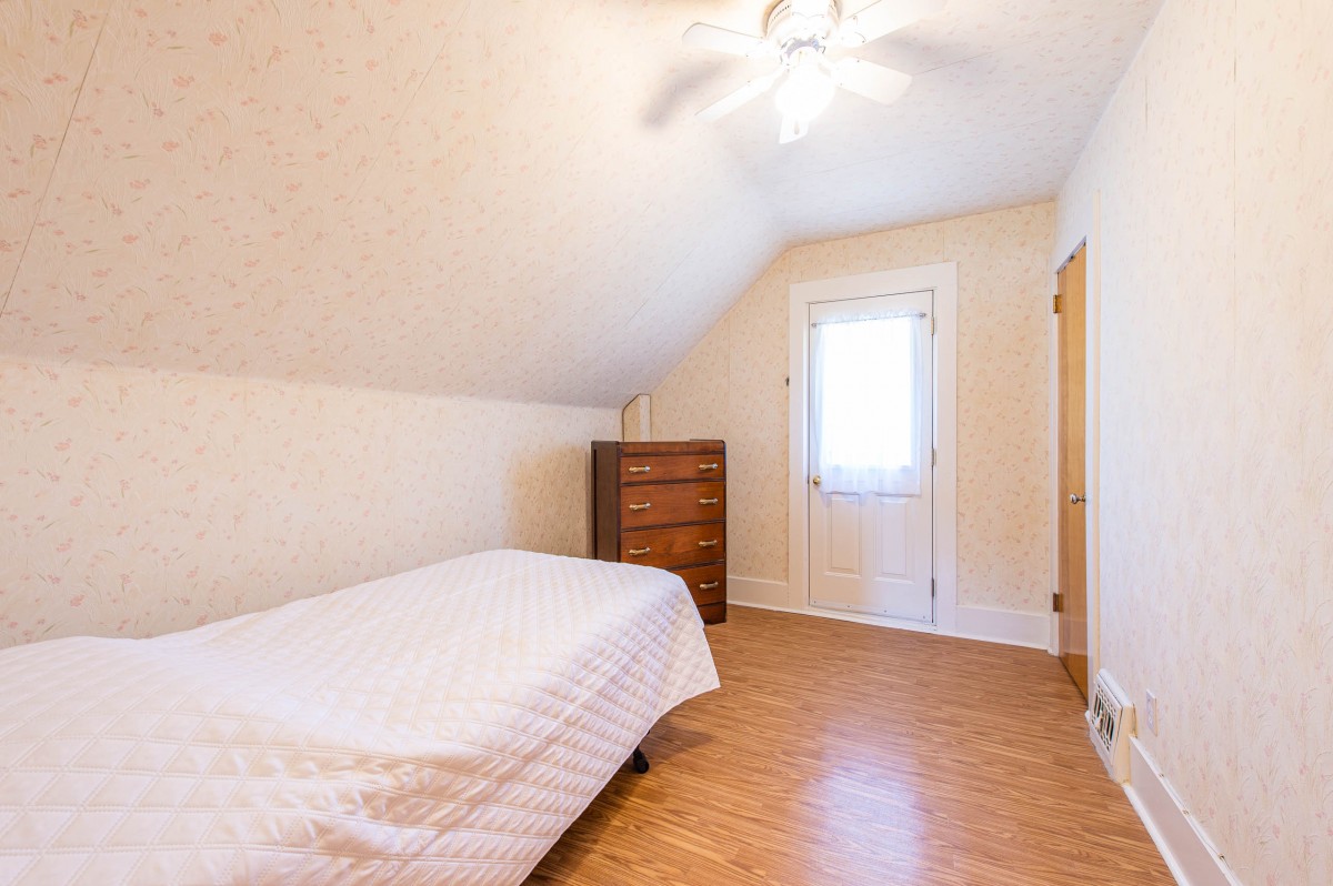 111 MOORE Avenue S, Waterloo, Ontario, Canada