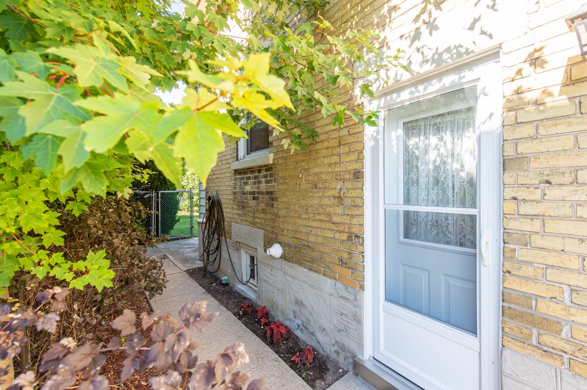 111 MOORE Avenue S, Waterloo, Ontario, Canada