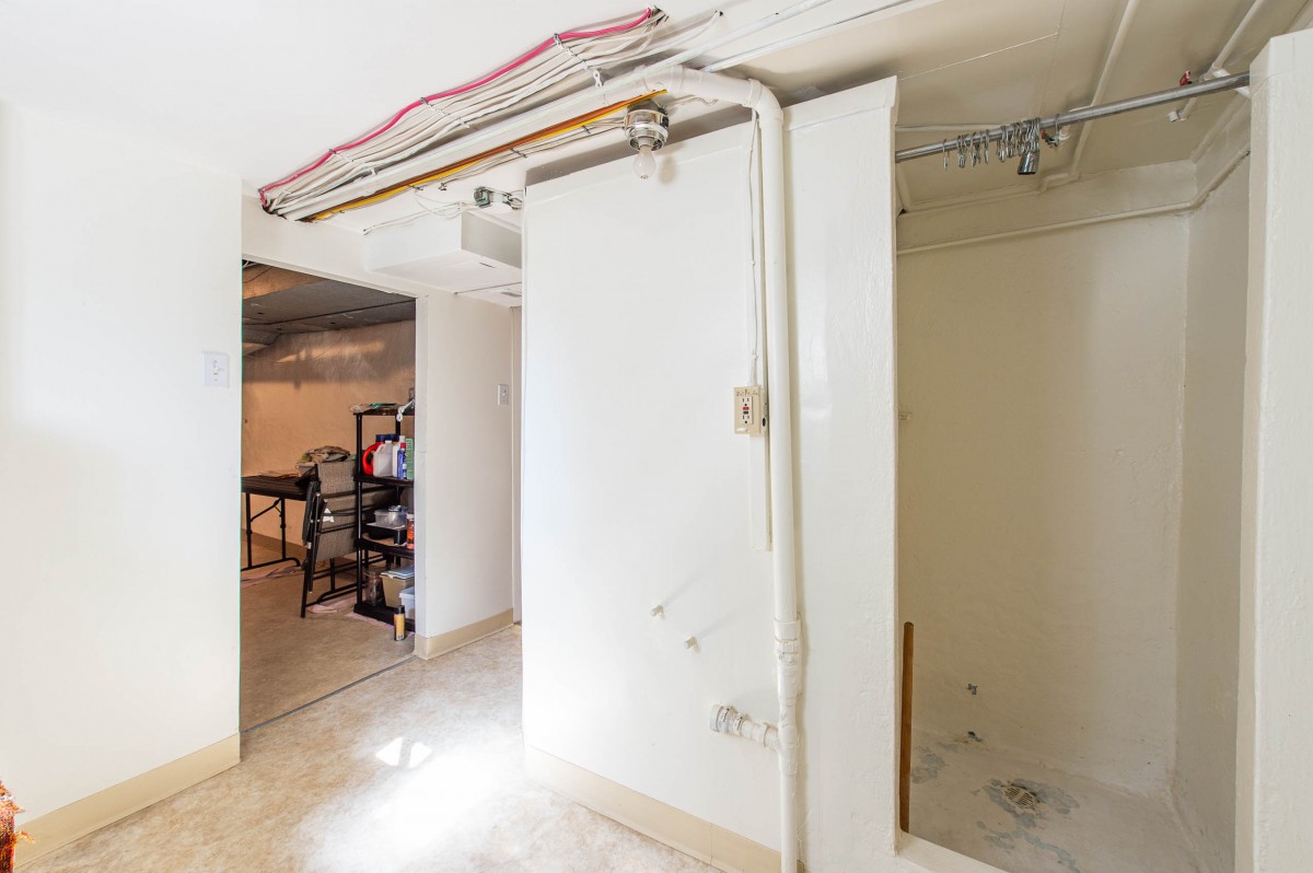 111 MOORE Avenue S, Waterloo, Ontario, Canada