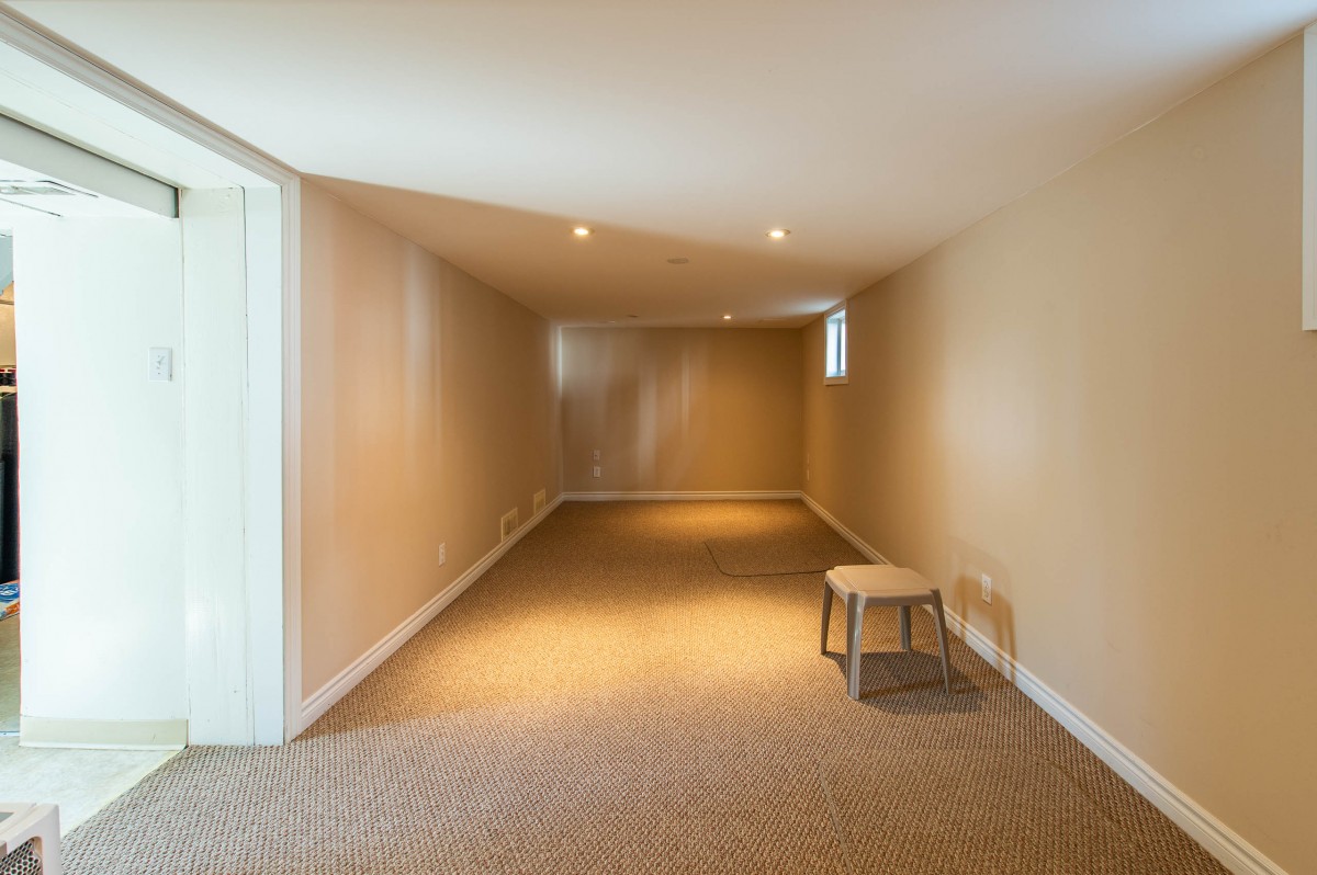 111 MOORE Avenue S, Waterloo, Ontario, Canada