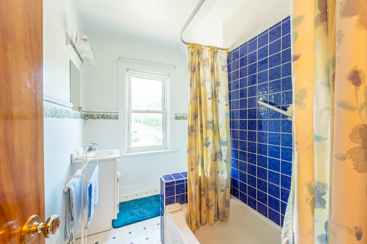 111 MOORE Avenue S, Waterloo, Ontario, Canada