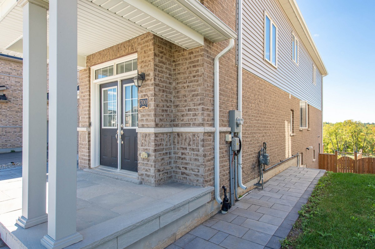 700 LINDEN Drive, Cambridge, Ontario N3H 5L5