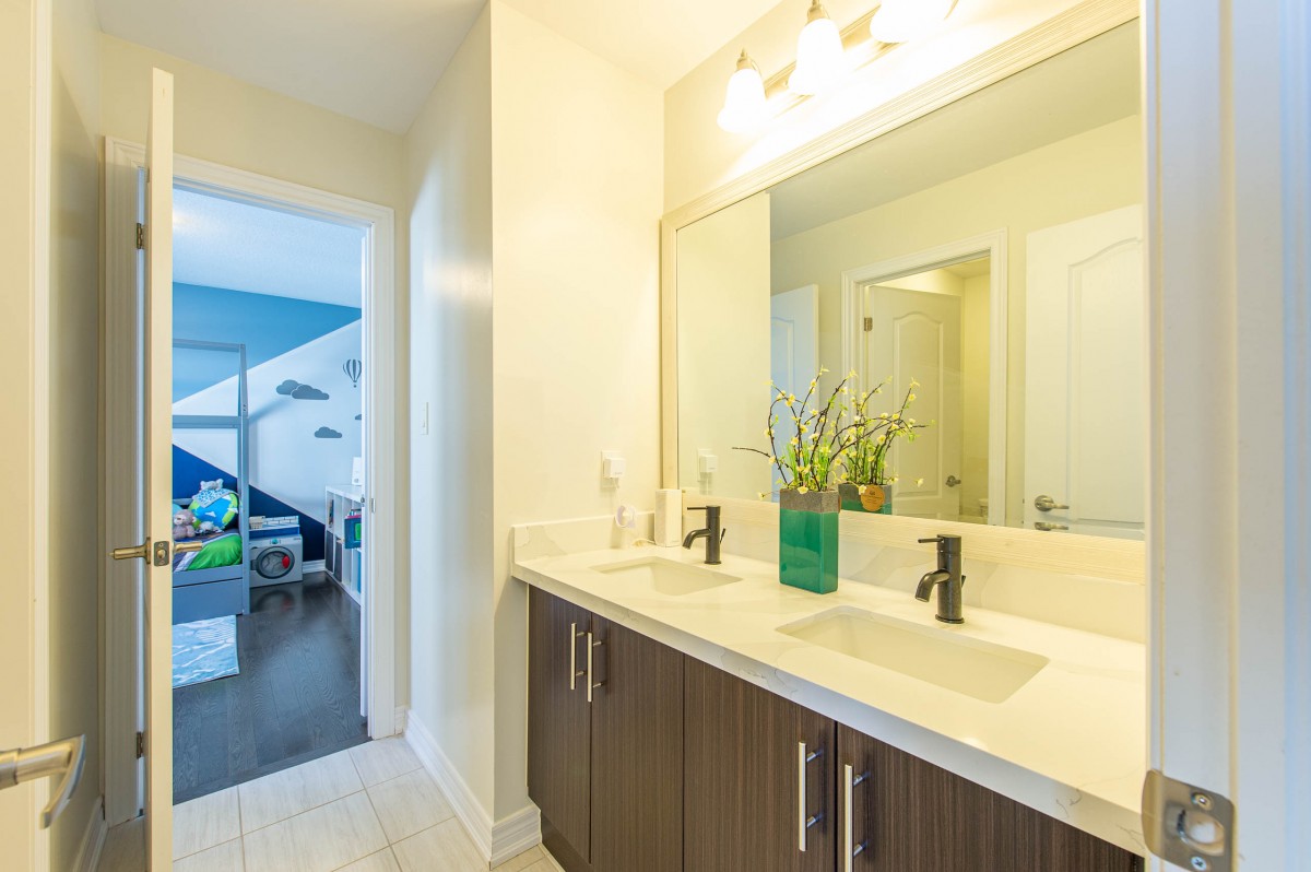 700 LINDEN Drive, Cambridge, Ontario N3H 5L5