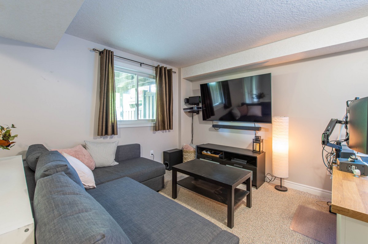 296 BRIARMEADOW Drive, Kitchener, Ontario N2A 4L1