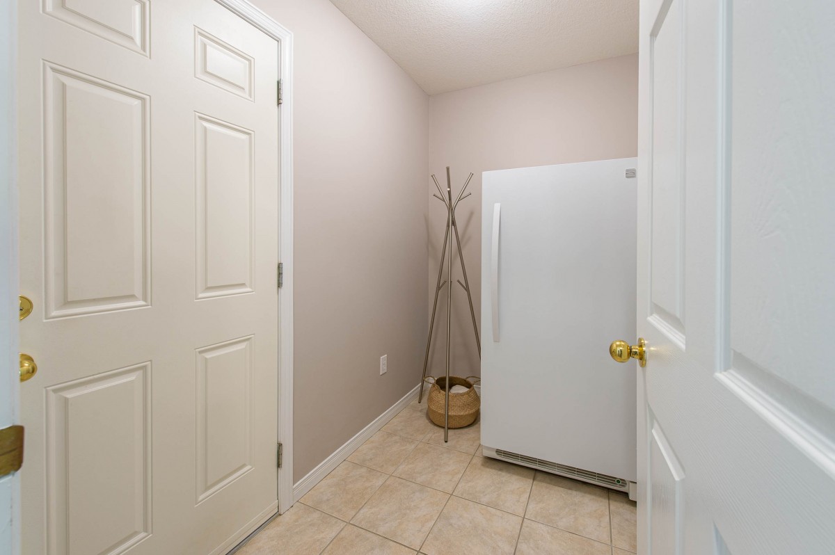 296 BRIARMEADOW Drive, Kitchener, Ontario N2A 4L1