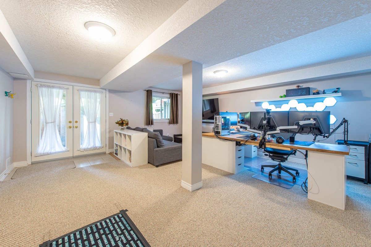 296 BRIARMEADOW Drive, Kitchener, Ontario N2A 4L1