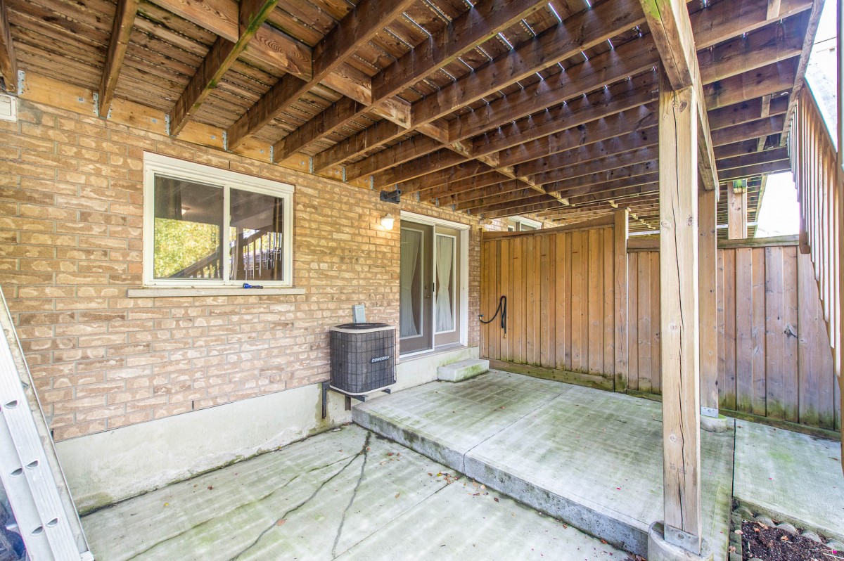 296 BRIARMEADOW Drive, Kitchener, Ontario N2A 4L1