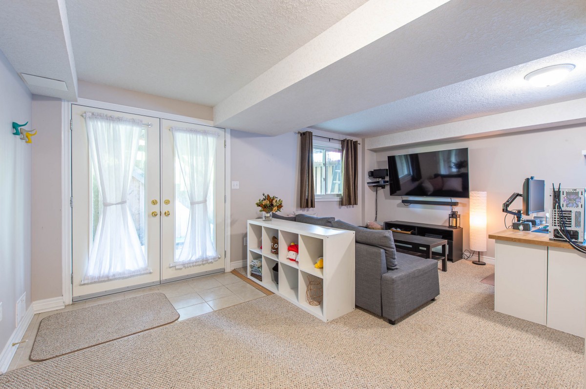 296 BRIARMEADOW Drive, Kitchener, Ontario N2A 4L1
