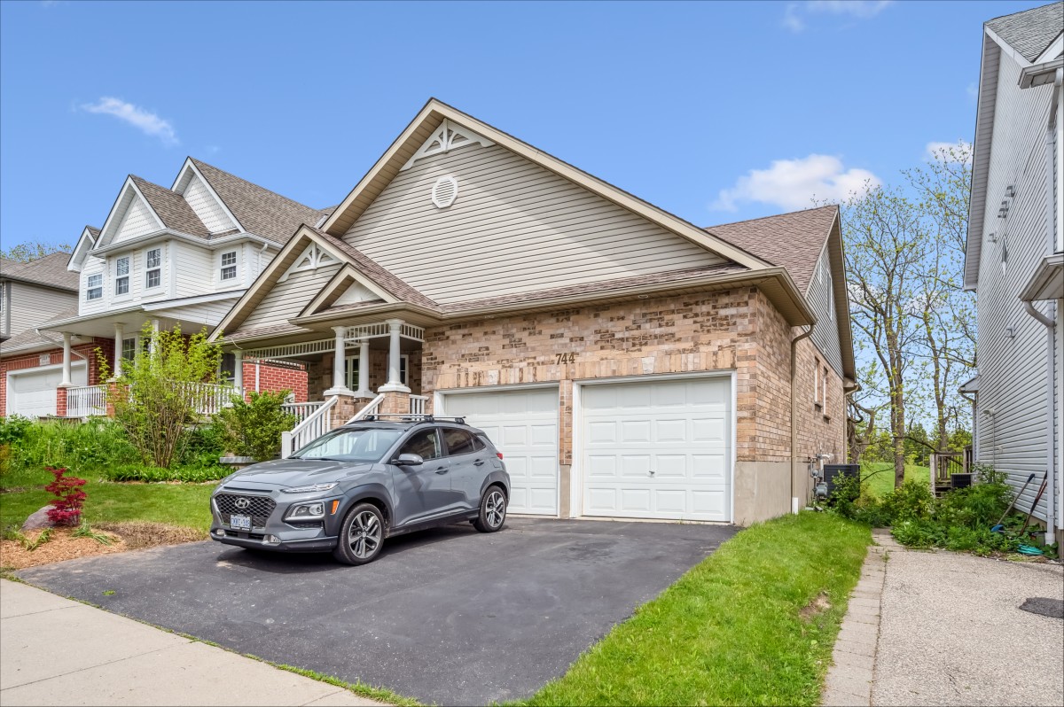 744 BUTTERNUT Avenue, Waterloo, Ontario, Canada photo 2
