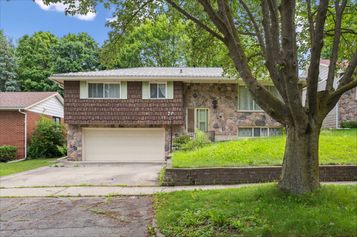 70 Champlain Crescent, Kitchener, Ontario, Canada photo 2