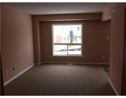 452 BEAUMONT CR, Kitchener, Ontario, Canada