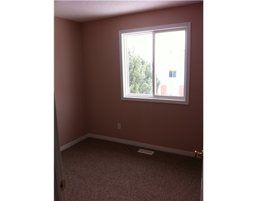452 BEAUMONT CR, Kitchener, Ontario, Canada
