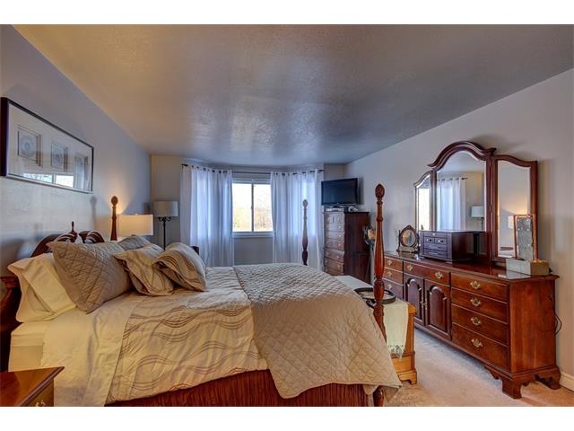 215 Pineland Court, Waterloo, Ontario, Canada