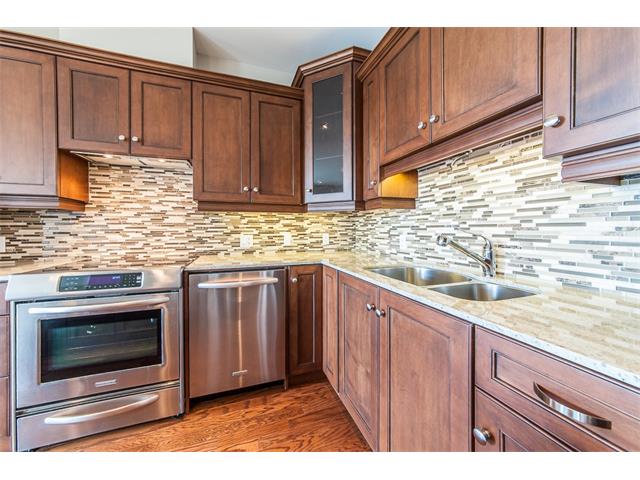 906 223 Erb Street W, Waterloo, Ontario, Canada