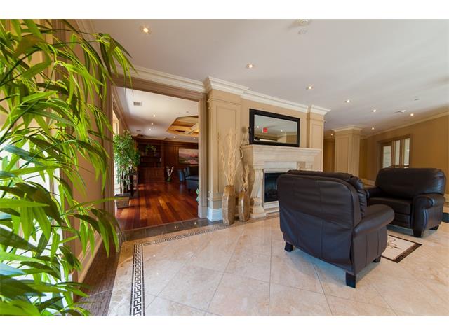 906 223 Erb Street W, Waterloo, Ontario, Canada