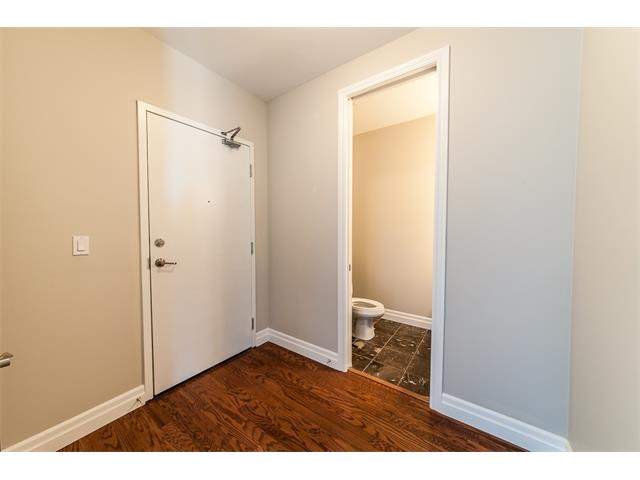 906 223 Erb Street W, Waterloo, Ontario, Canada