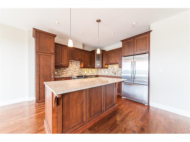 906 223 Erb Street W, Waterloo, Ontario, Canada