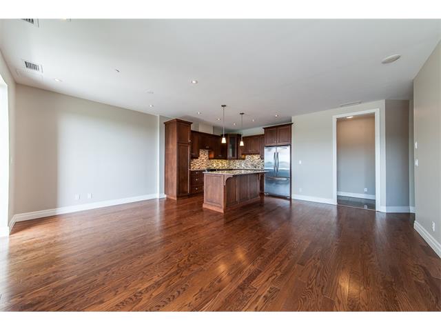 906 223 Erb Street W, Waterloo, Ontario, Canada