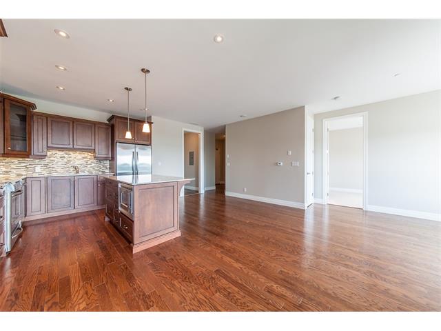 906 223 Erb Street W, Waterloo, Ontario, Canada