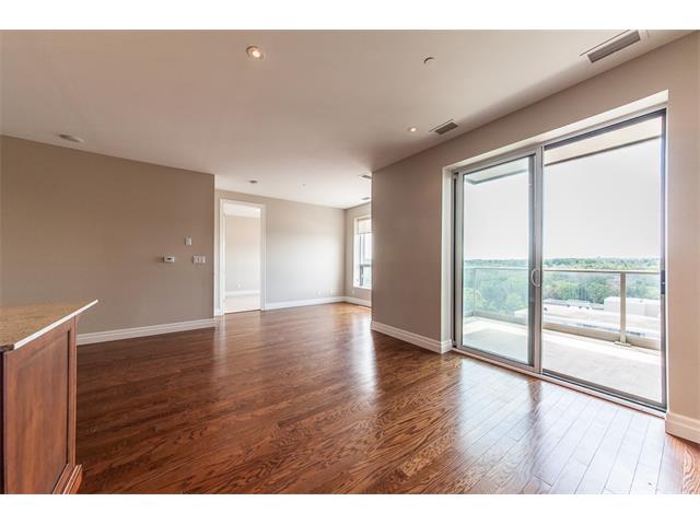 906 223 Erb Street W, Waterloo, Ontario, Canada
