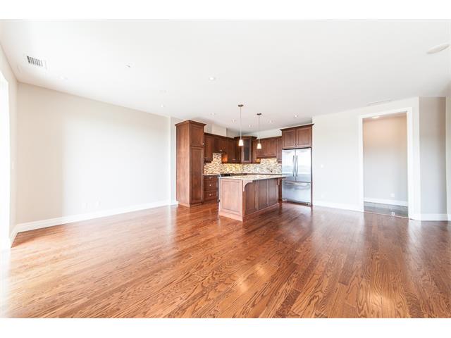 906 223 Erb Street W, Waterloo, Ontario, Canada