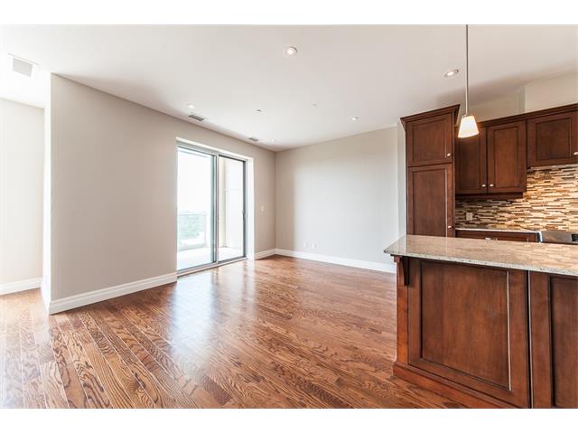 906 223 Erb Street W, Waterloo, Ontario, Canada