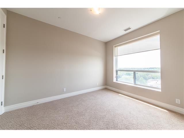 906 223 Erb Street W, Waterloo, Ontario, Canada