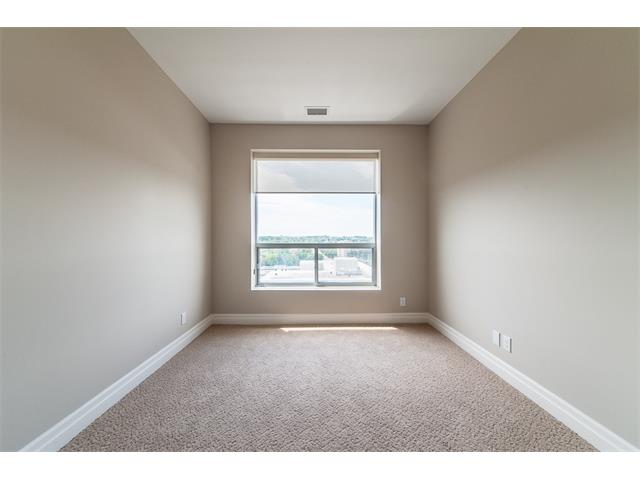 906 223 Erb Street W, Waterloo, Ontario, Canada