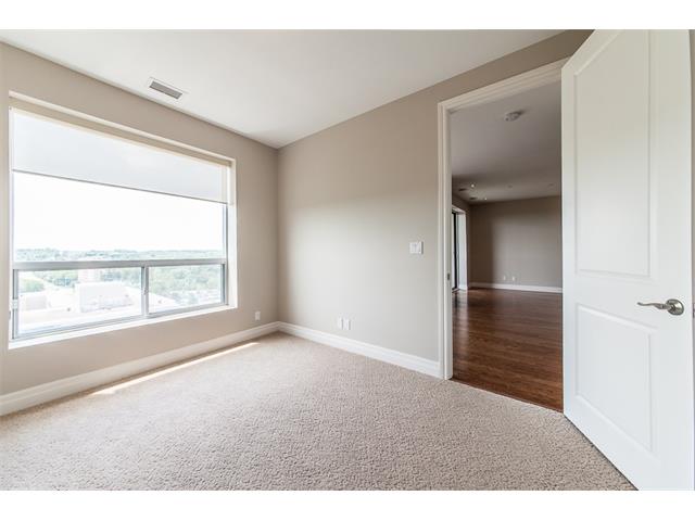 906 223 Erb Street W, Waterloo, Ontario, Canada