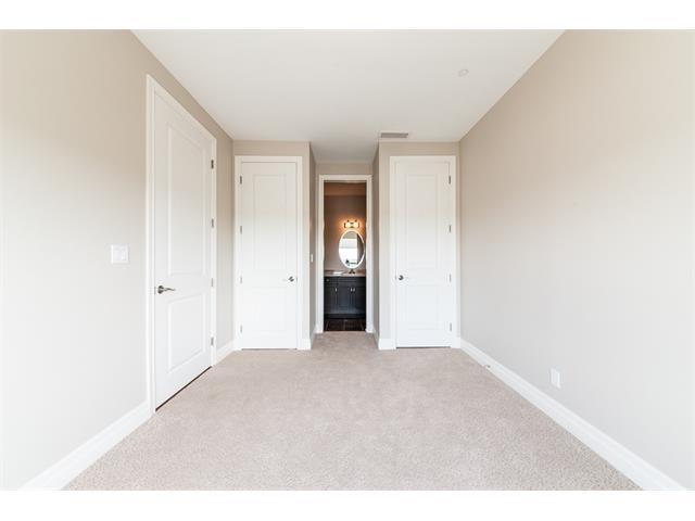 906 223 Erb Street W, Waterloo, Ontario, Canada