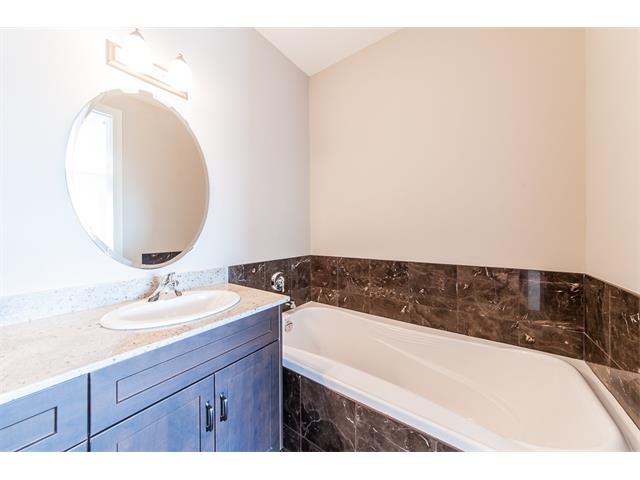 906 223 Erb Street W, Waterloo, Ontario, Canada