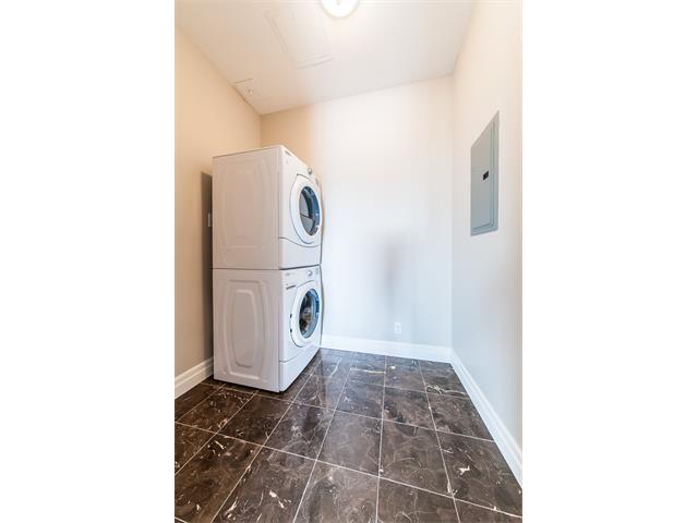 906 223 Erb Street W, Waterloo, Ontario, Canada