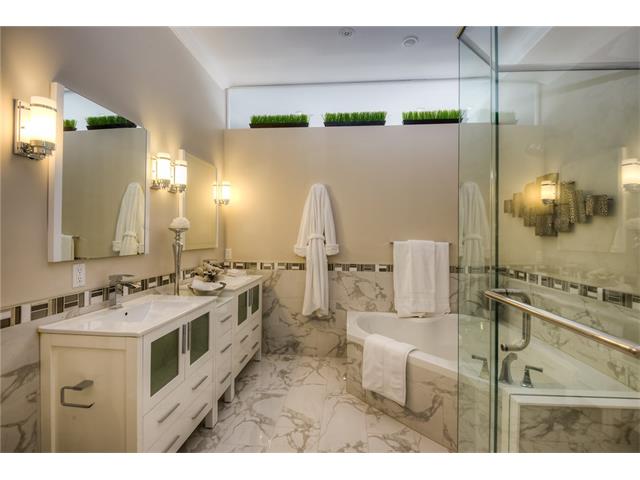 1002 223 Erb Street W, Waterloo, Ontario, Canada