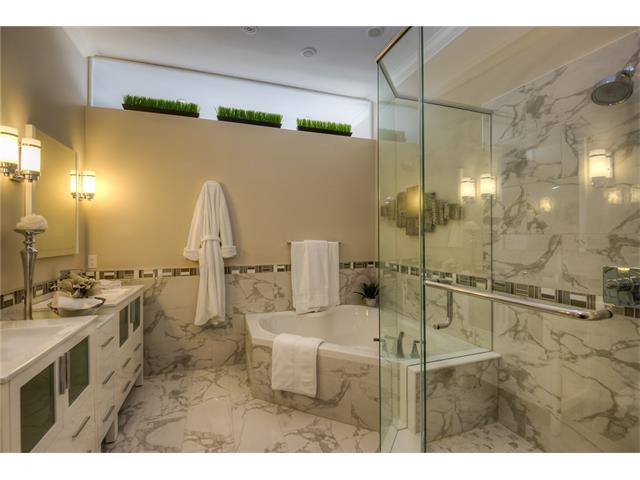 1002 223 Erb Street W, Waterloo, Ontario, Canada