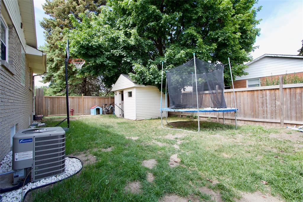 1109 CAMBRIDGE Crescent, Sarnia, Ontario, Canada