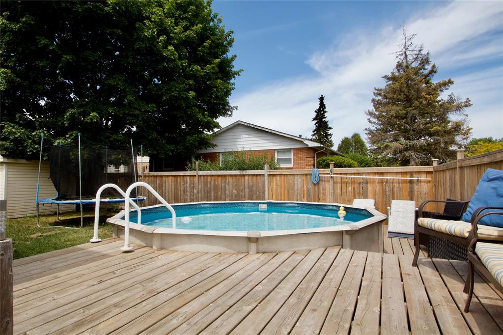 1109 CAMBRIDGE Crescent, Sarnia, Ontario, Canada