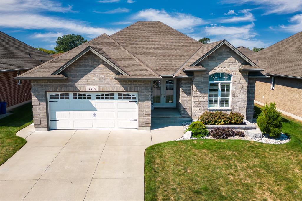 705 REMINGTON Court, Sarnia, Ontario, Canada