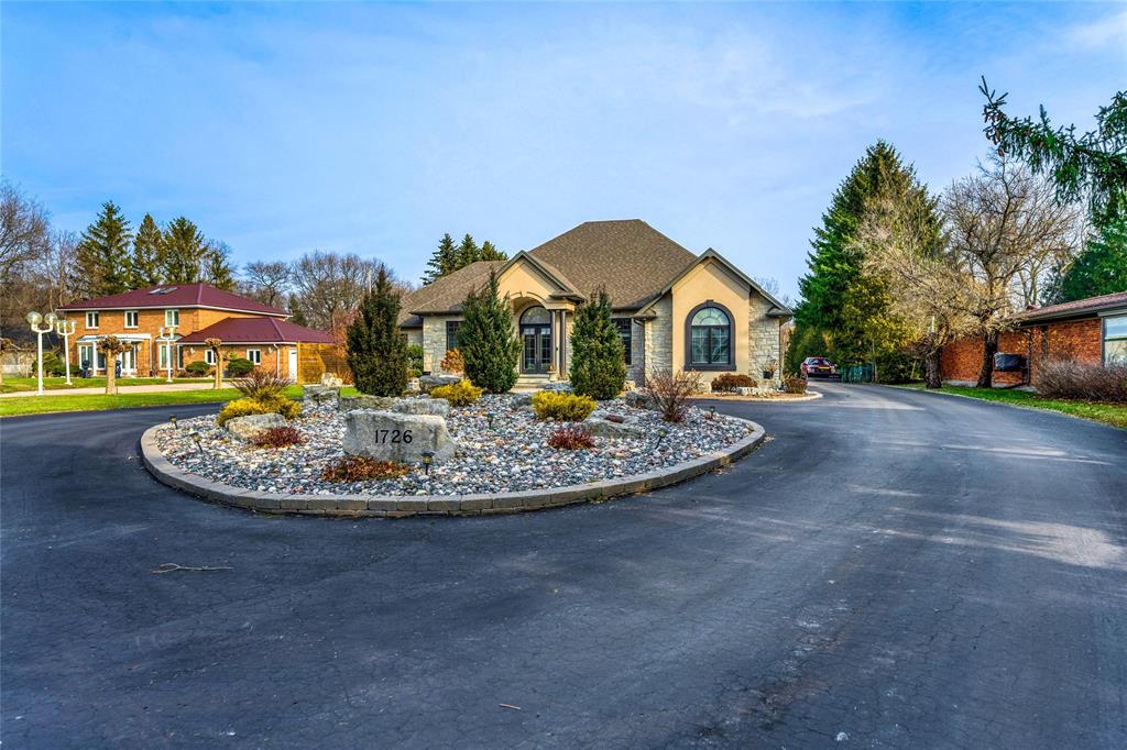 1726 MODELAND Road, Sarnia, Ontario, Canada