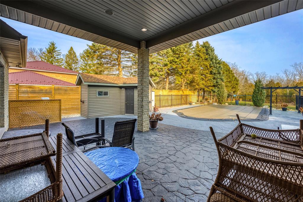 1726 MODELAND Road, Sarnia, Ontario, Canada
