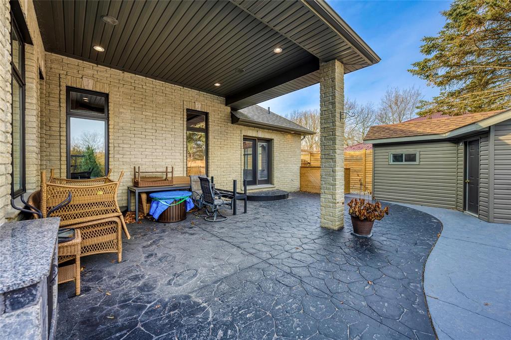 1726 MODELAND Road, Sarnia, Ontario, Canada