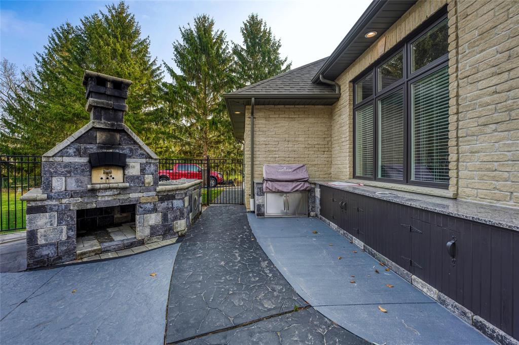 1726 MODELAND Road, Sarnia, Ontario, Canada