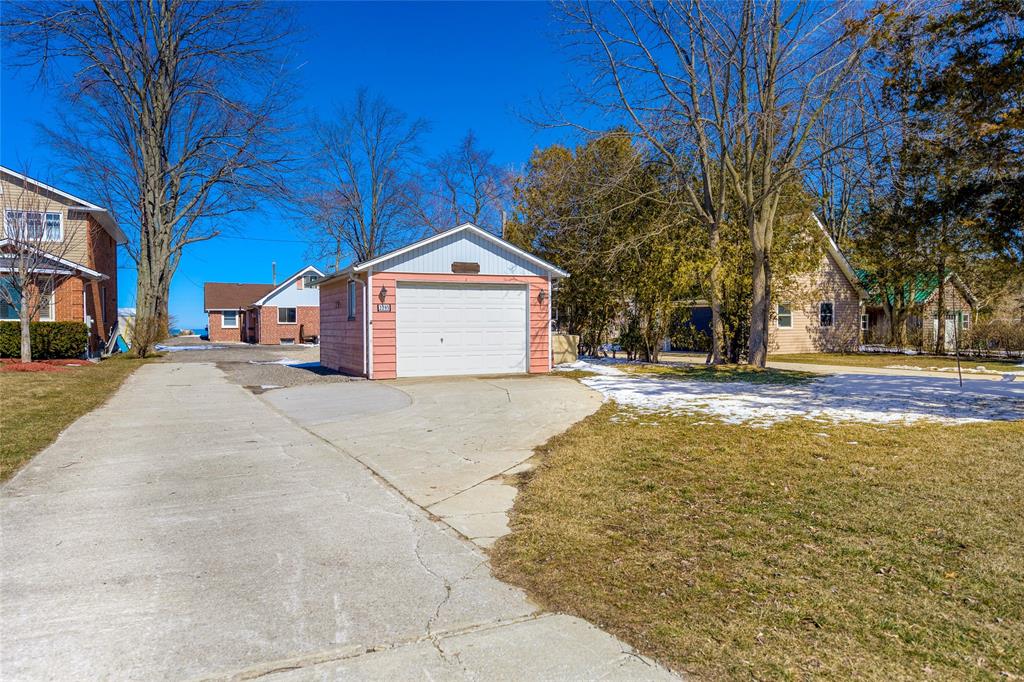 2293 PASSINGHAM Drive, Sarnia, Ontario, Canada