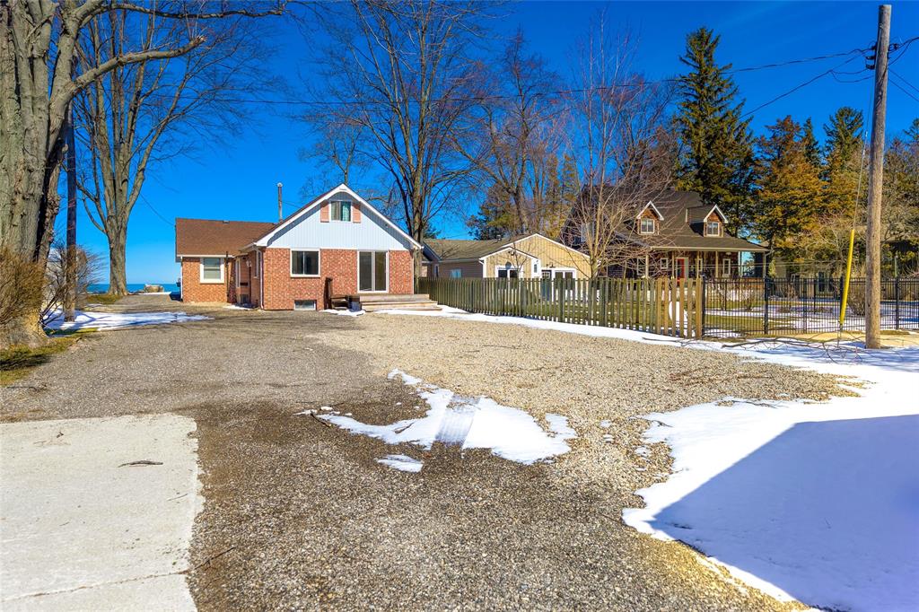 2293 PASSINGHAM Drive, Sarnia, Ontario, Canada