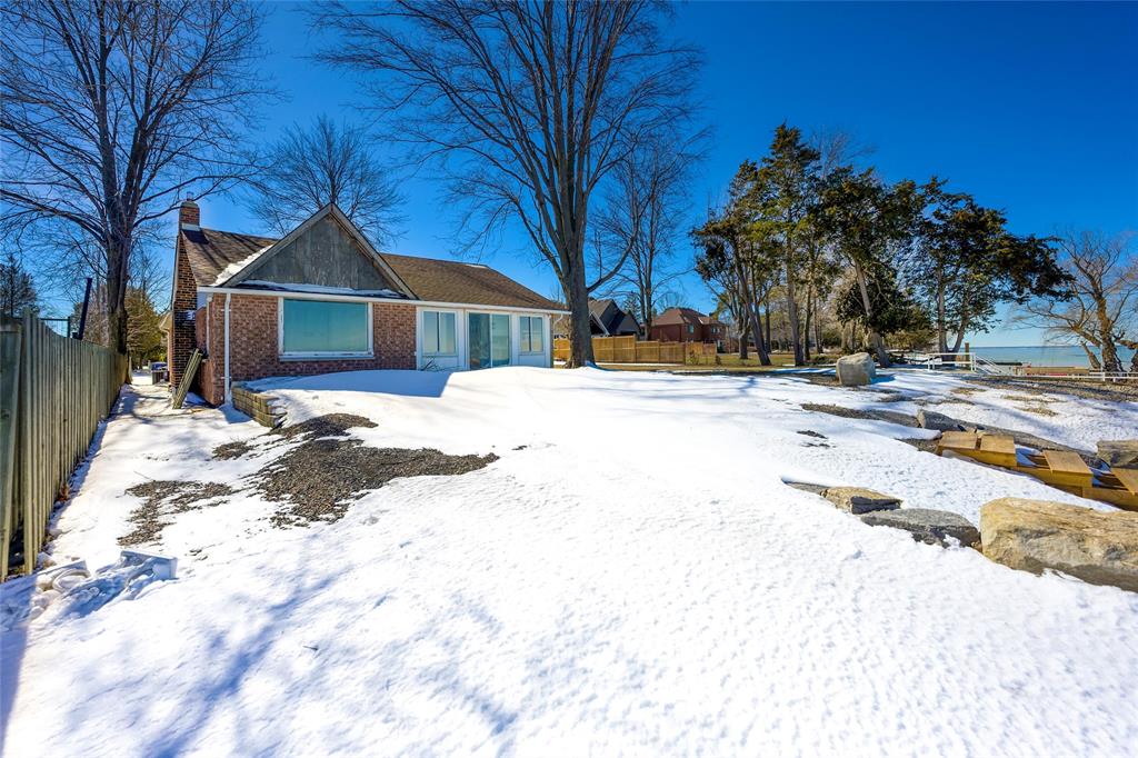2293 PASSINGHAM Drive, Sarnia, Ontario, Canada