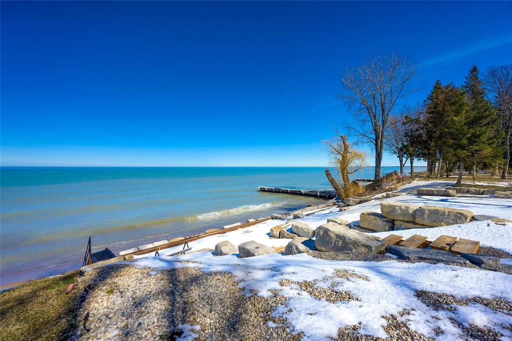2293 PASSINGHAM Drive, Sarnia, Ontario, Canada