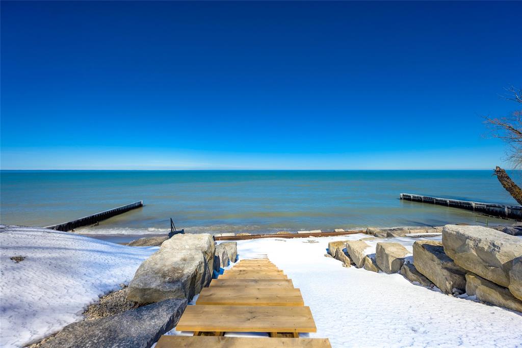2293 PASSINGHAM Drive, Sarnia, Ontario, Canada