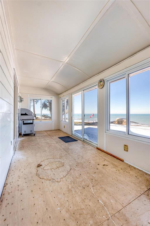 2293 PASSINGHAM Drive, Sarnia, Ontario, Canada